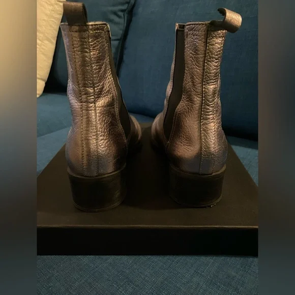 Kenneth Cole metallic ankle boots in size 8.5. - Picture 4 of 12